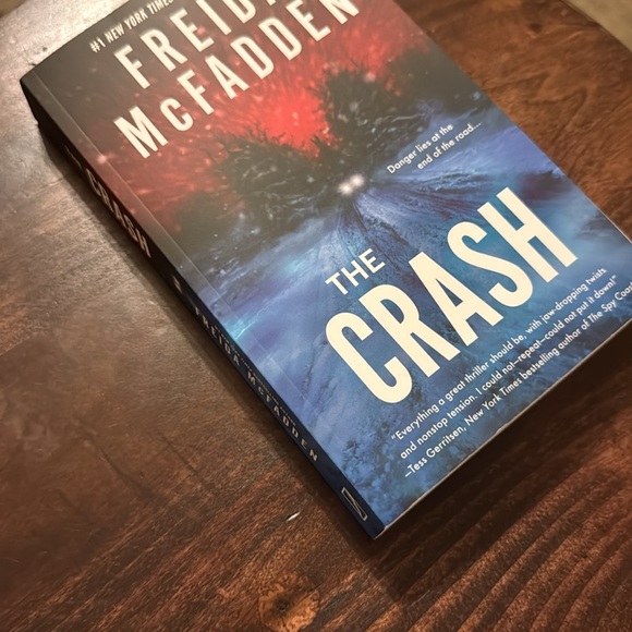 “The Crash” by Freida McFadden BRAND NEW - Picture 5 of 5